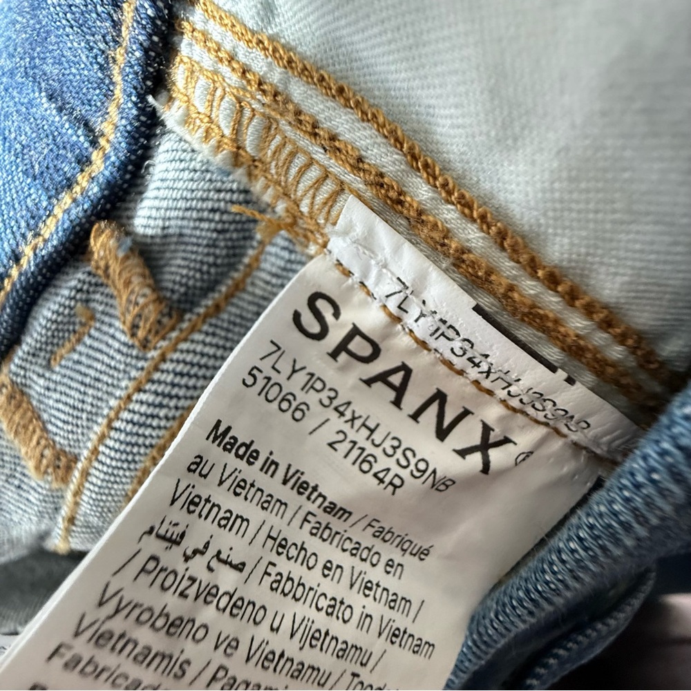 NWT SPANX everywear authentic blue pull on Flare Jeans size small - Picture 10 of 10